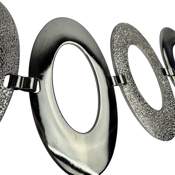 Vintage 1980s Silver-Tone Oval Link Statement Belt With Textured & Smooth Finish main image 4